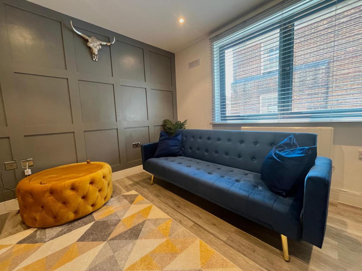 Stylish Studio Flat, Town Centre Apartment *